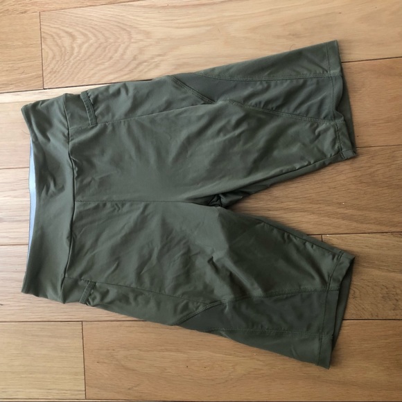 Gymshark Elevate Shorts Green Small - Picture 2 of 3